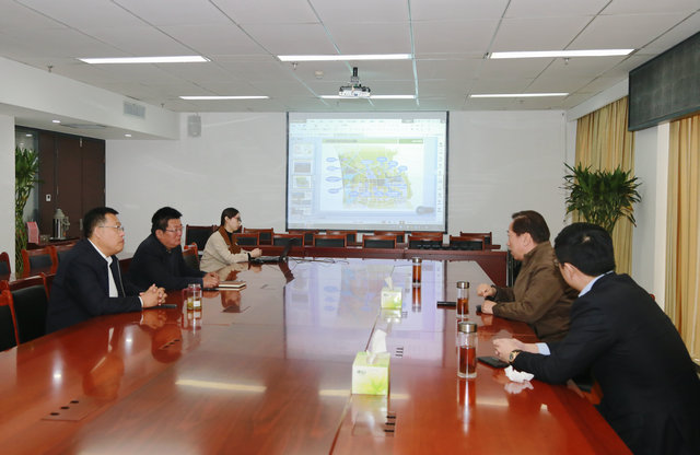 尋寰中:尋寰中來(lái)高鐵新區(qū)考察