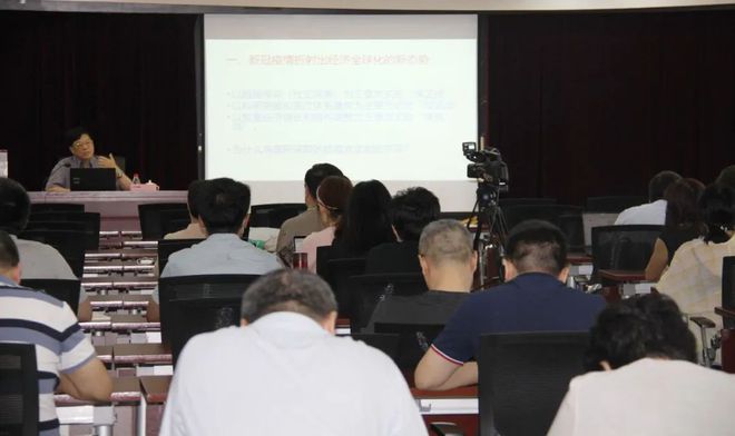 金碚談經(jīng)濟全球化：堅持方向，深化改革，以更大的開放融入經(jīng)濟全球化