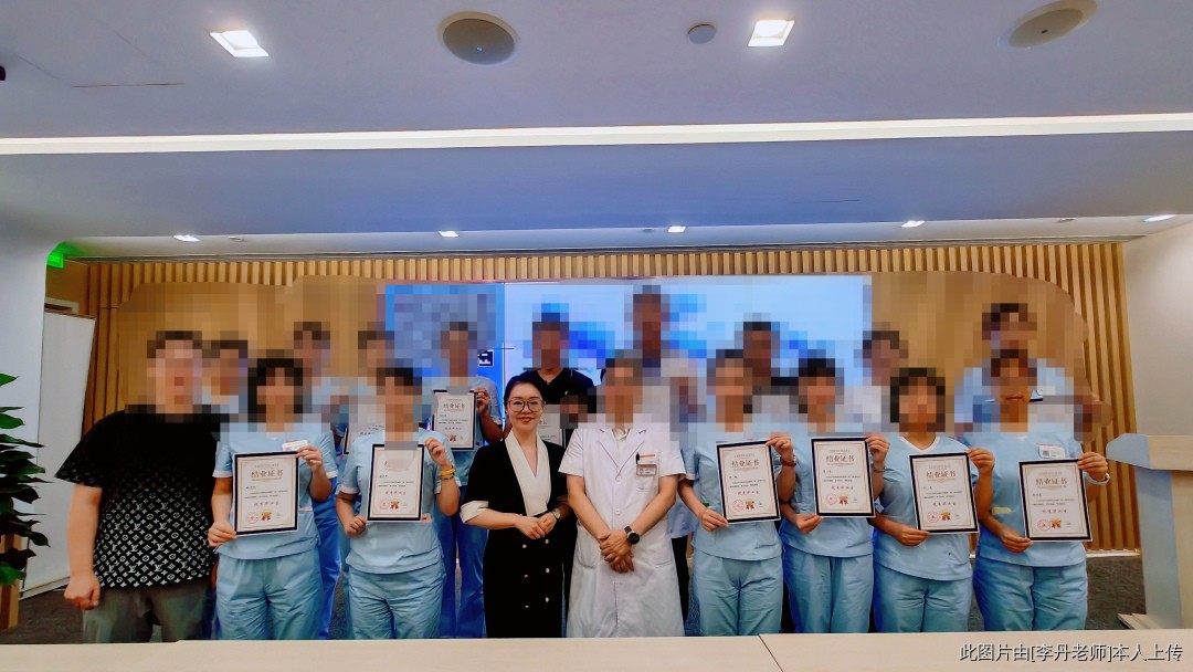 李丹:某醫(yī)療系統(tǒng)《商務(wù)禮儀與醫(yī)護服務(wù)》培訓(xùn)課程圓滿成功