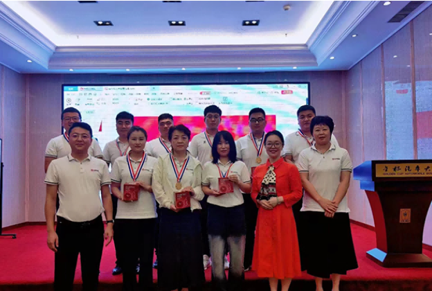 李丹:在沈陽為央企東北汽貿(mào)的員工分享《商務(wù)禮儀與智慧溝通》課程